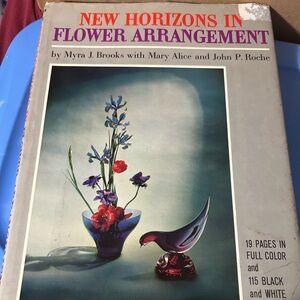 Vintage New Horizons in Flower Arrangement by Myra J. Brooks (hardcover)